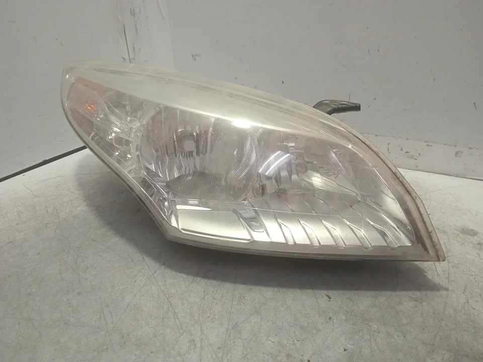 Foto de FARO DERECHO RENAULT MEGANE III BERLINA 5P 1.6 16V CAT (101 CV / 74 KW) referencia 260100017R
