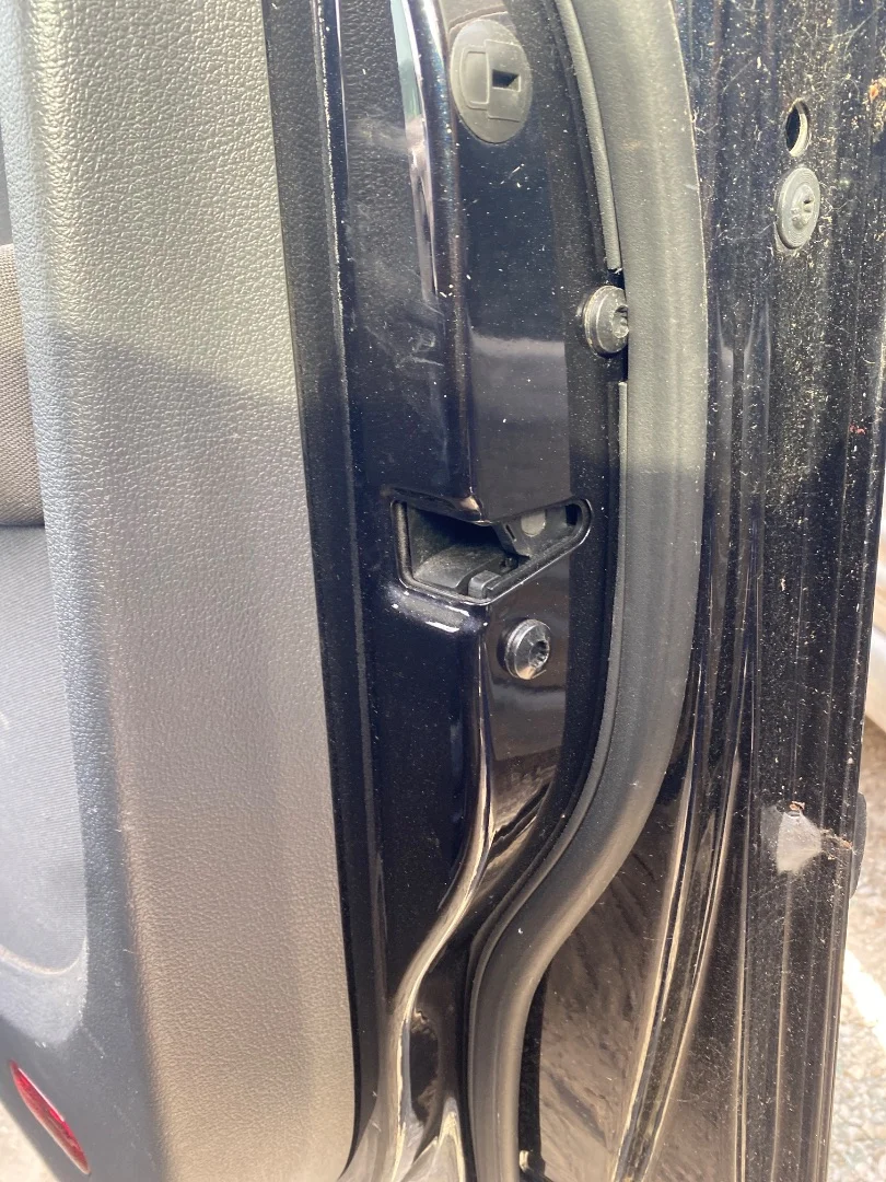 Foto de CERRADURA PUERTA DELANTERA DERECHA VOLKSWAGEN TOURAN (1T3) 1.6 TDI DPF (105 CV / 77 KW) referencia 3D1837016AE