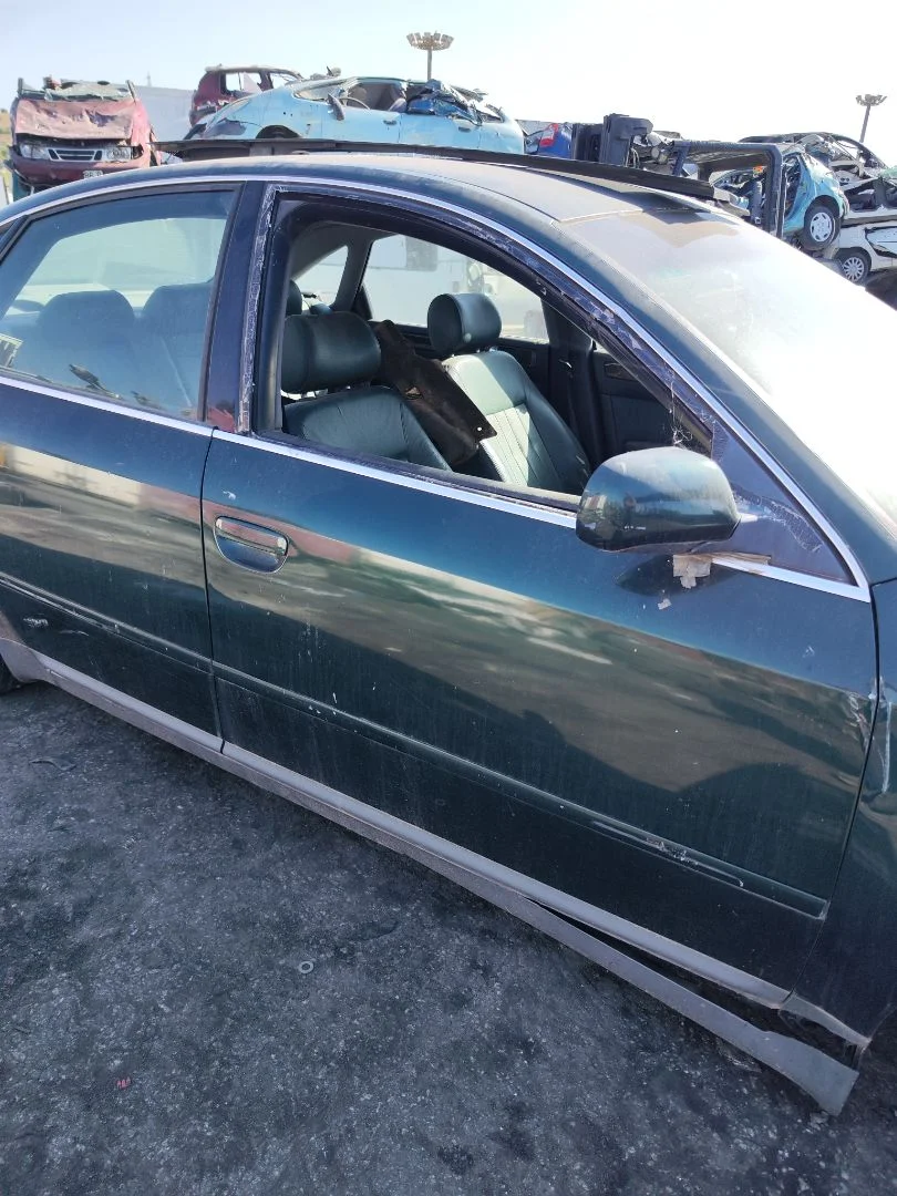 Foto de PUERTA DELANTERA DERECHA AUDI A6 BERLINA (4B2) 2.5 V6 24V TDI (150 CV / 110 KW)