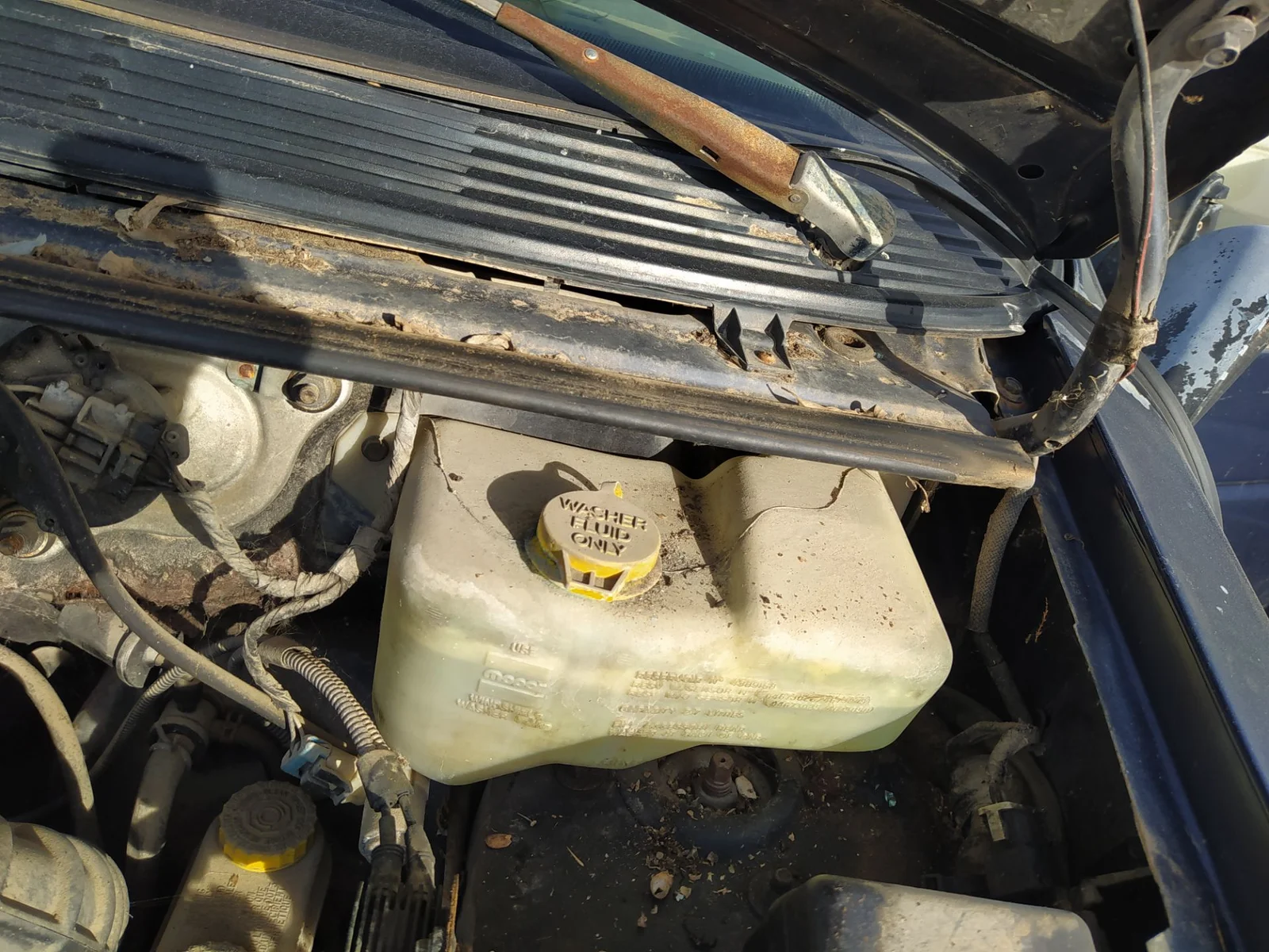 Foto de DEPOSITO LIMPIA CHRYSLER VOYAGER GS 2.5 Turbodiesel (116 CV / 85 KW)