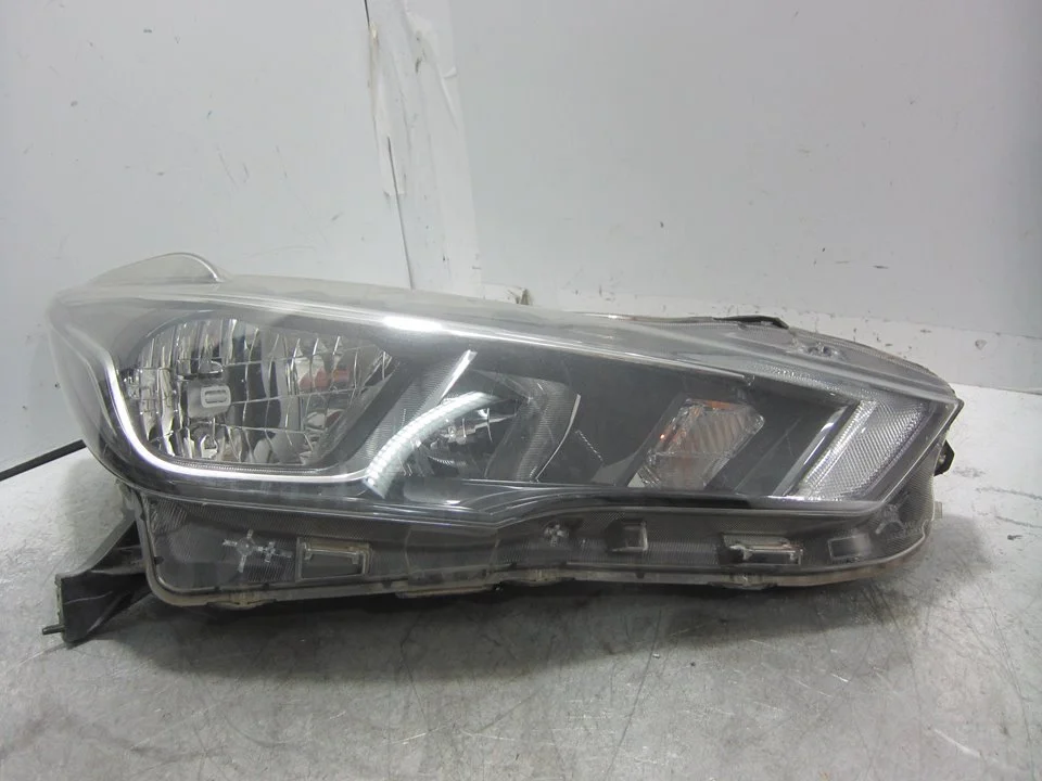 Foto de FARO DERECHO NISSAN MICRA (K14) 0.9 CAT (90 CV / 66 KW) referencia 260105FA0A