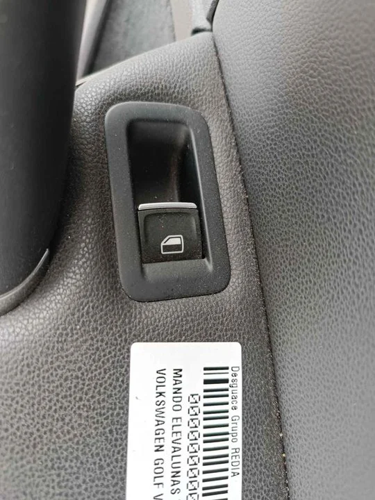 Foto de MANDO ELEVALUNAS TRASERO DERECHO VOLKSWAGEN GOLF VII (5G1/BE1) 2.0 TDI (184 CV / 135 KW)