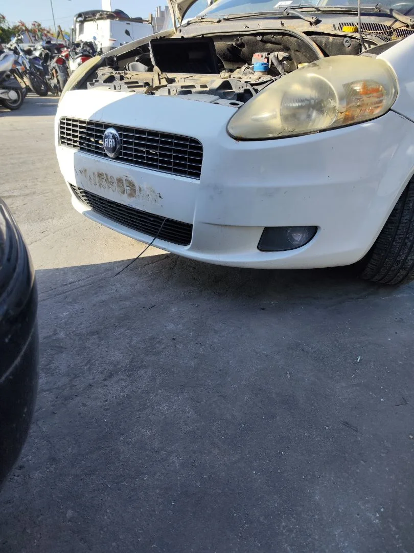 Foto de PARAGOLPES DELANTERO FIAT GRANDE PUNTO (199) 1.4 (95 CV / 70 KW)