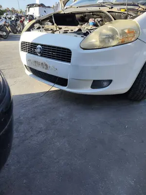 Foto de PARAGOLPES DELANTERO FIAT GRANDE PUNTO (199) 1.4  (95 CV / 70 KW)