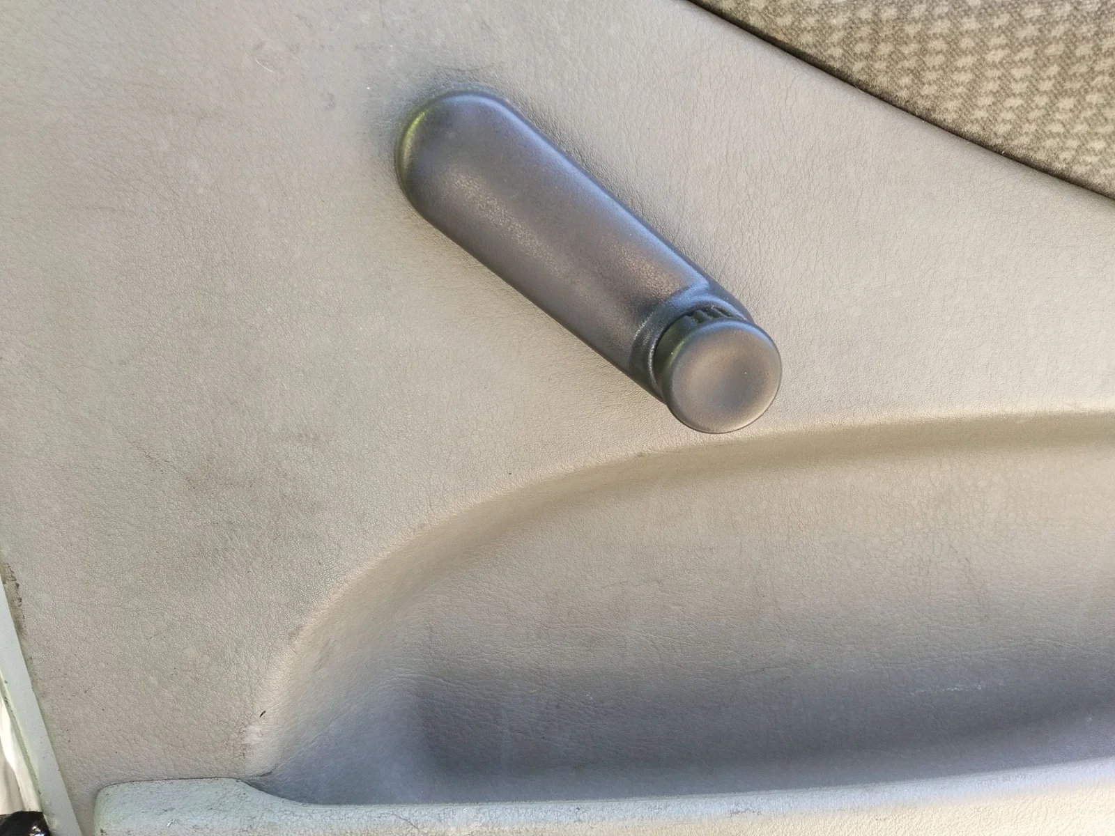 Foto de MANETA ELEVALUNAS TRASERA DERECHA RENAULT SCENIC I (JA...) 1.9 dCi Diesel CAT (102 CV / 75 KW)