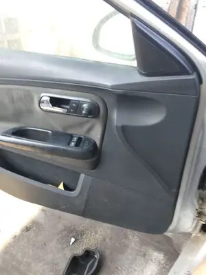 Foto de ELEVALUNAS DELANTERO IZQUIERDO SEAT CORDOBA BERLINA (6L2) 1.9 SDI (64 CV / 47 KW) referencia 6L4837461