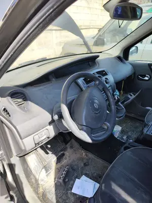 Foto de SALPICADERO RENAULT SCENIC II (JM) 1.5 dCi Diesel (101 CV / 74 KW) referencia 8200232649 foto 2