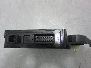 Foto de MOTOR ELEVALUNAS DELANTERO IZQUIERDO PEUGEOT 307 BREAK / SW (S1)(04.2002) 1.6 HDi (109 CV / 80 KW) referencia 9634457480 foto 4