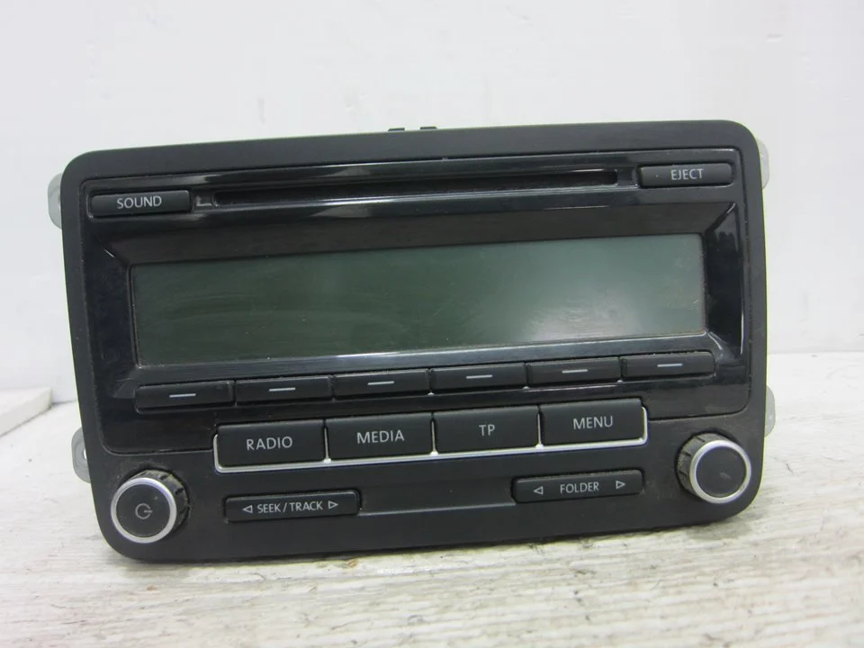 Foto de SISTEMA AUDIO / RADIO CD VOLKSWAGEN TOURAN (1T3) 1.6 TDI DPF (105 CV / 77 KW) referencia 1K0035186AA
