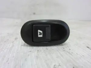 Foto de MANDO ELEVALUNAS DELANTERO IZQUIERDO CITROEN C2 1.4  (73 CV / 54 KW) referencia 96401469XT