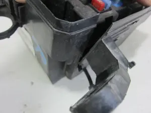 Foto de CAJA RELES / FUSIBLES PEUGEOT 206 + 1.1 (60 CV / 44 KW) referencia 9657608880 foto 5