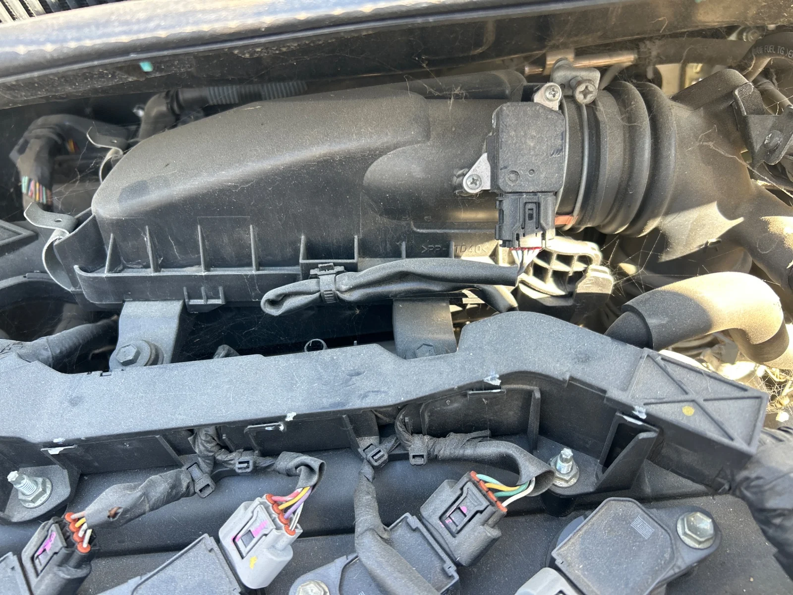 Foto de CAJA FILTRO AIRE TOYOTA YARIS (KSP9/SCP9/NLP9) 1.3 16V CAT (101 CV / 74 KW) referencia 177000Y190