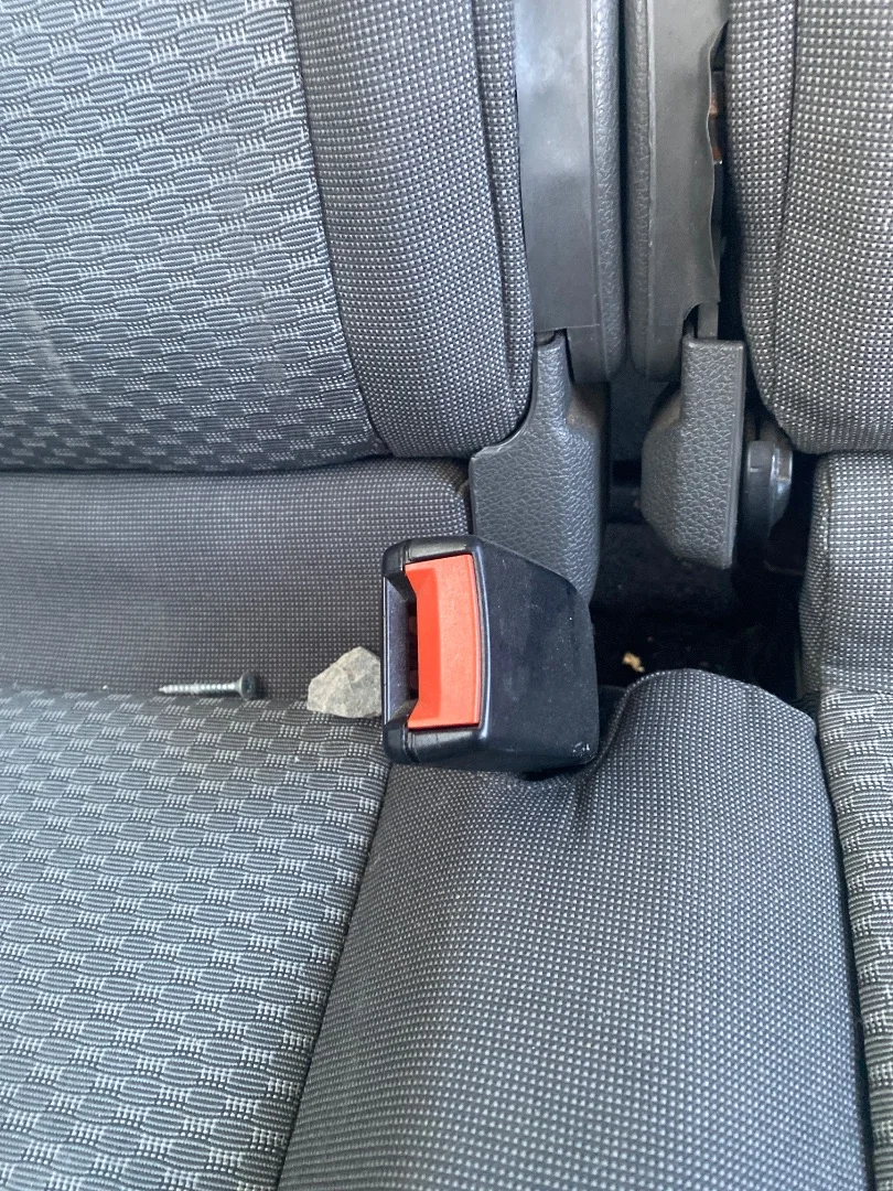 Foto de ENGANCHE CINTURON TRASERO DERECHO FORD FOCUS C-MAX (CAP)(2003) 1.6 TDCi CAT (109 CV / 80 KW)
