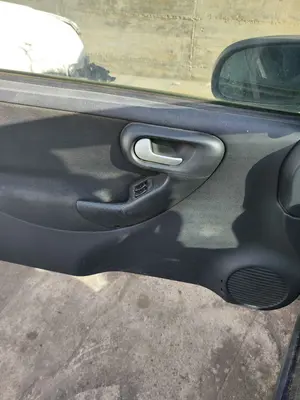 Foto de ELEVALUNAS DELANTERO IZQUIERDO OPEL CORSA C 1.2 16V CAT (Z 12 XEP / LB4) (80 CV / 59 KW)