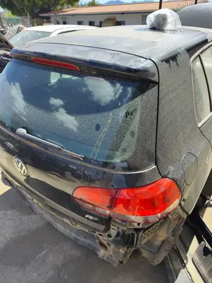 Foto de PORTON TRASERO VOLKSWAGEN GOLF VI (5K1)(10.2008) 2.0 TDI (110 CV / 81 KW) referencia 5K6827025J foto 3