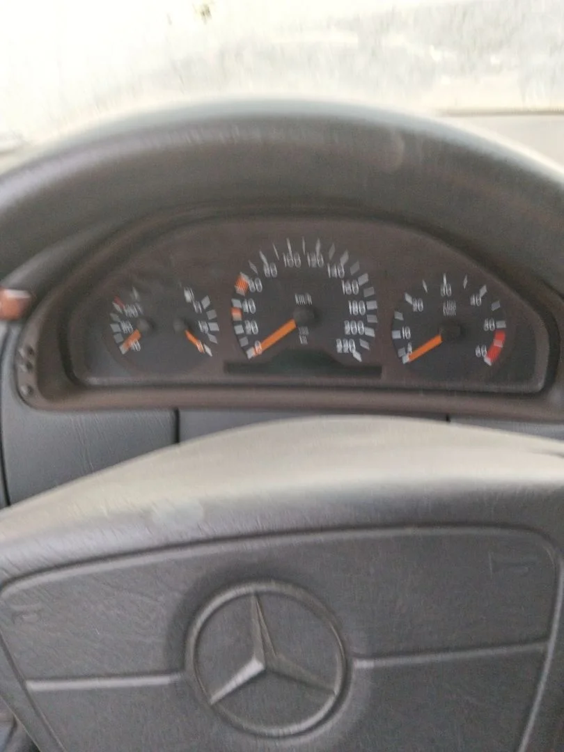 Foto de CUADRO INSTRUMENTOS MERCEDES-BENZ CLASE E (BM 210) BERLINA 3.0 Diesel CAT (136 CV / 100 KW)