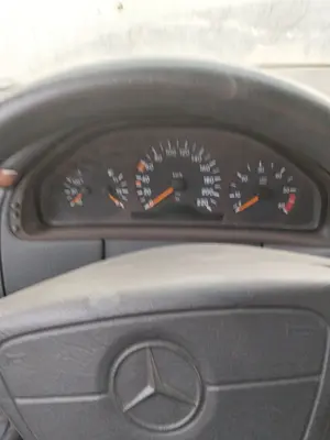 Foto de CUADRO INSTRUMENTOS MERCEDES-BENZ CLASE E (BM 210) BERLINA 3.0 Diesel CAT (136 CV / 100 KW)