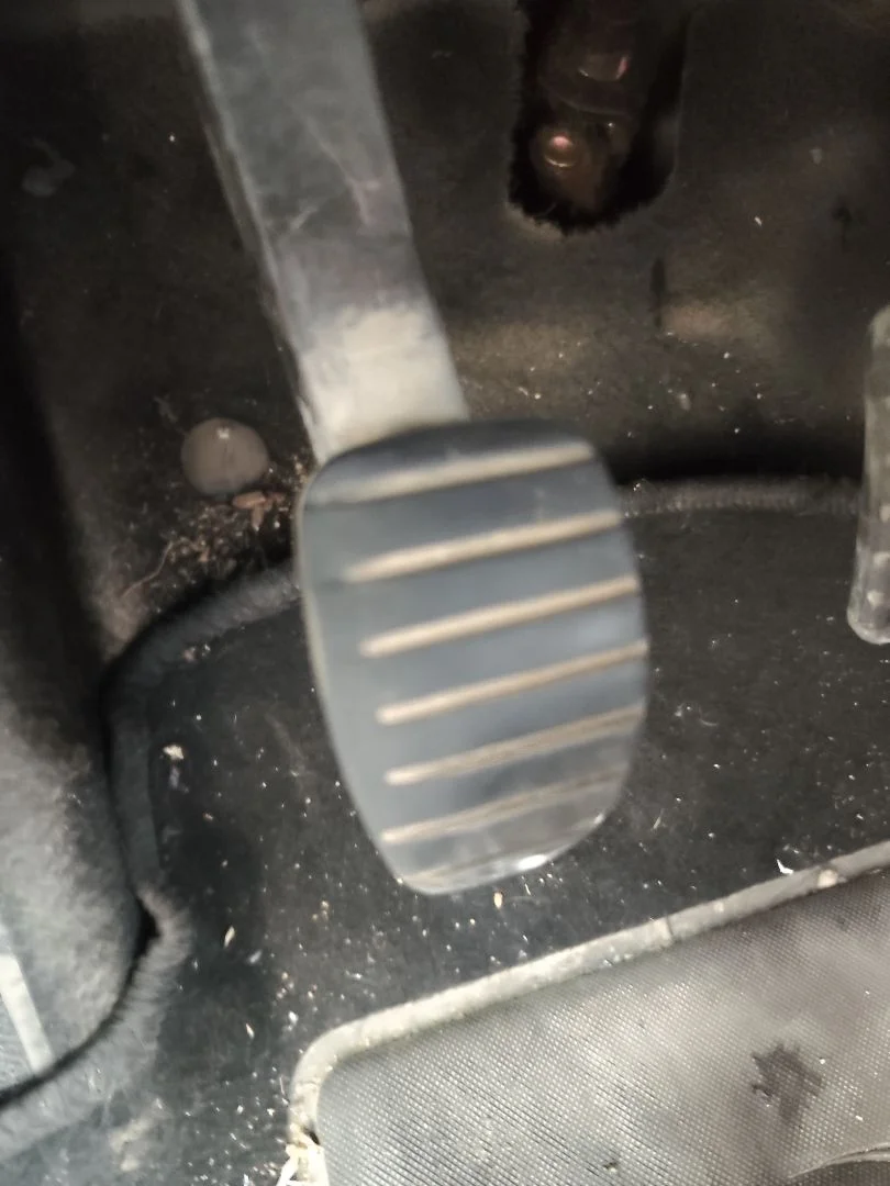 Foto de PEDAL EMBRAGUE RENAULT MEGANE III BERLINA 5P 1.5 dCi Diesel FAP (110 CV / 81 KW)