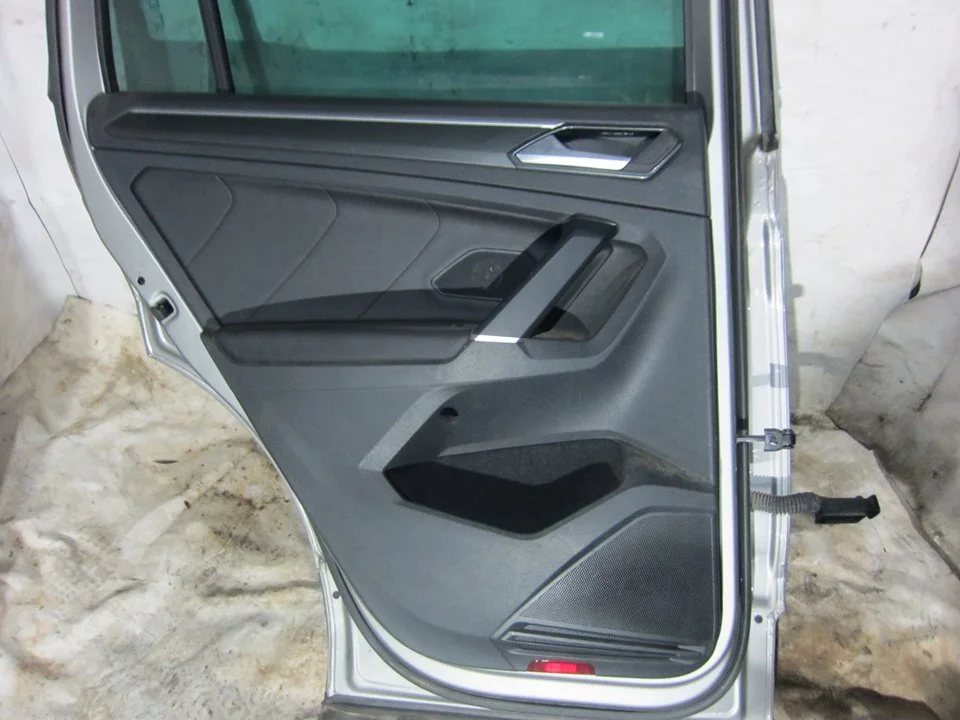 Foto de GUARNECIDO PUERTA TRASERA IZQUIERDA VOLKSWAGEN TIGUAN (AD1) 2.0 TDI DPF (239 CV / 176 KW) referencia 5NA867211AA