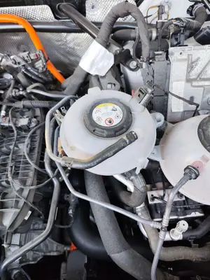 Foto de DEPOSITO EXPANSION AUDI Q5 FYG Híbrido 220 kW (2.0 Ltr. - 195 kW TFSI) (299 CV / 220 KW) referencia 80A121405