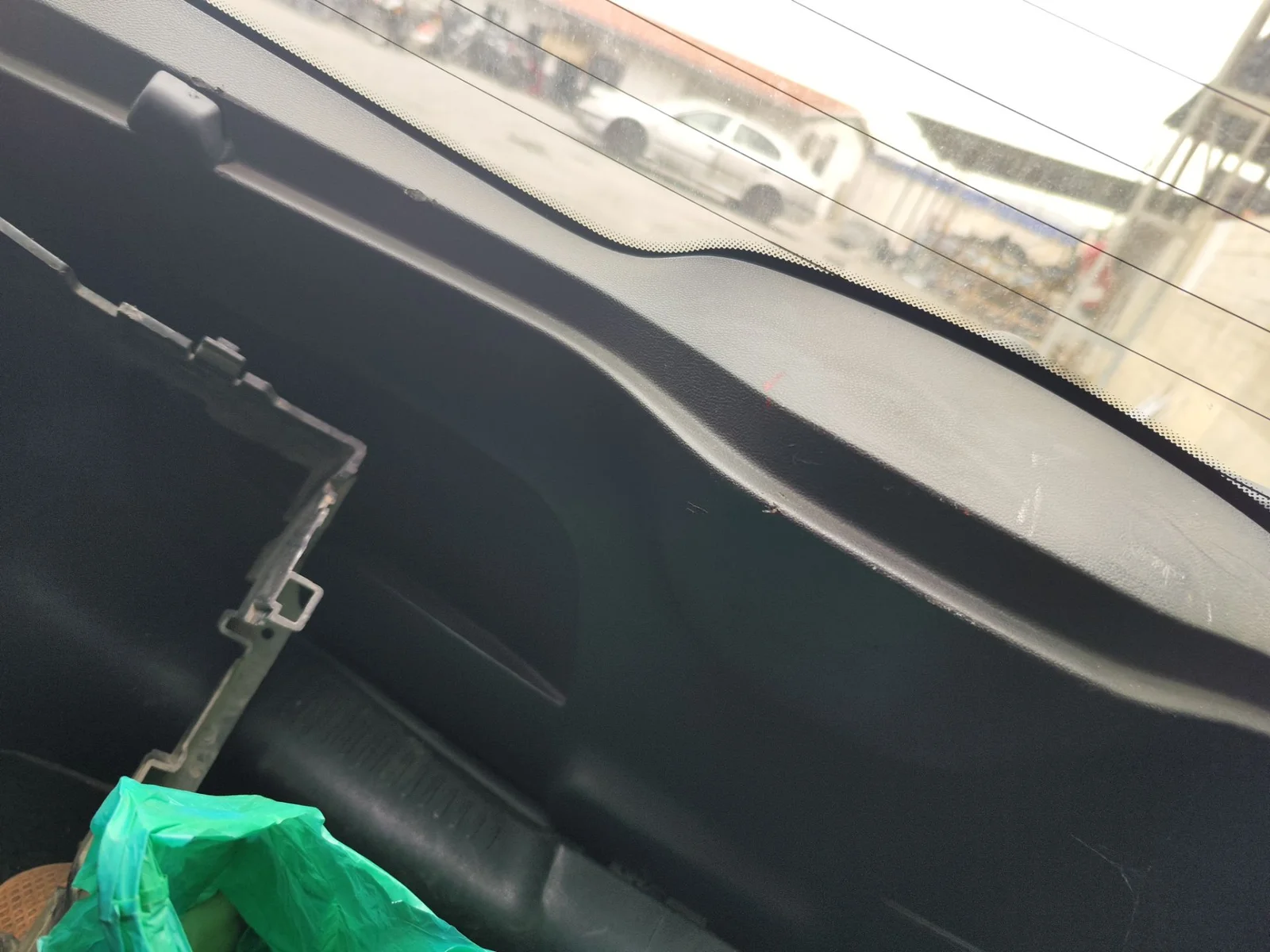 Foto de GUARNECIDO PORTON TRASERO RENAULT CLIO III 1.5 dCi Diesel CAT (86 CV / 63 KW)