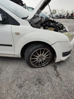 Foto de ALETA DELANTERA DERECHA FORD FOCUS BERLINA (CAP) 1.6 TDCi CAT (90 CV / 66 KW)