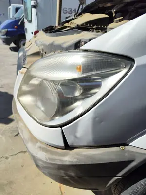 Foto de FARO IZQUIERDO MERCEDES-BENZ SPRINTER II FURGÓN 2.1 CDI CAT (88 CV / 65 KW) referencia A9068200161 foto 2