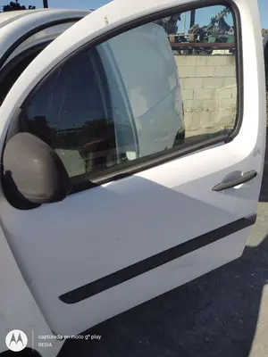 Foto de LUNA DELANTERA IZQUIERDA RENAULT KANGOO II (F/KW0) 1.5 dCi Diesel FAP (90 CV / 66 KW)