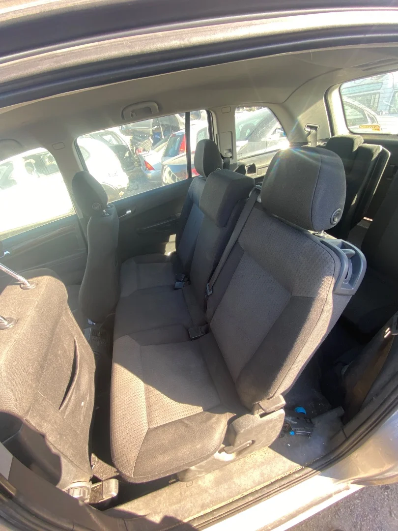 Foto de ASIENTOS TRASERO IZQUIERDO OPEL ZAFIRA B 1.9 CDTI (120 CV / 88 KW) referencia 13173484