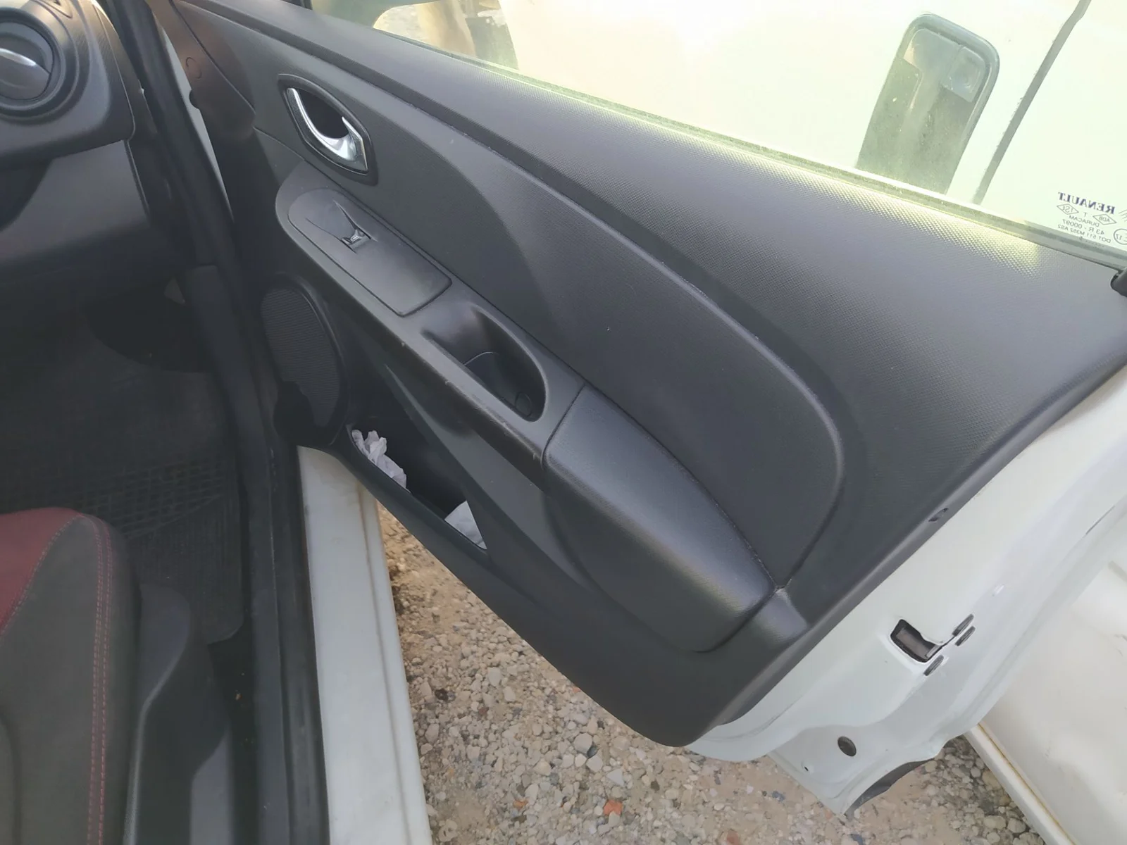 Foto de MANETA INTERIOR DELANTERA DERECHA RENAULT CLIO IV 1.2 16V (73 CV / 54 KW) referencia 826720001R