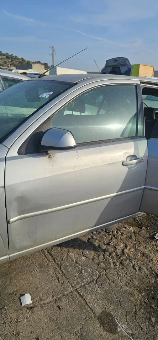 Foto de PUERTA DELANTERA IZQUIERDA FORD MONDEO BERLINA (GE) 2.0 16V DI TD CAT (116 CV / 85 KW) referencia 1446438