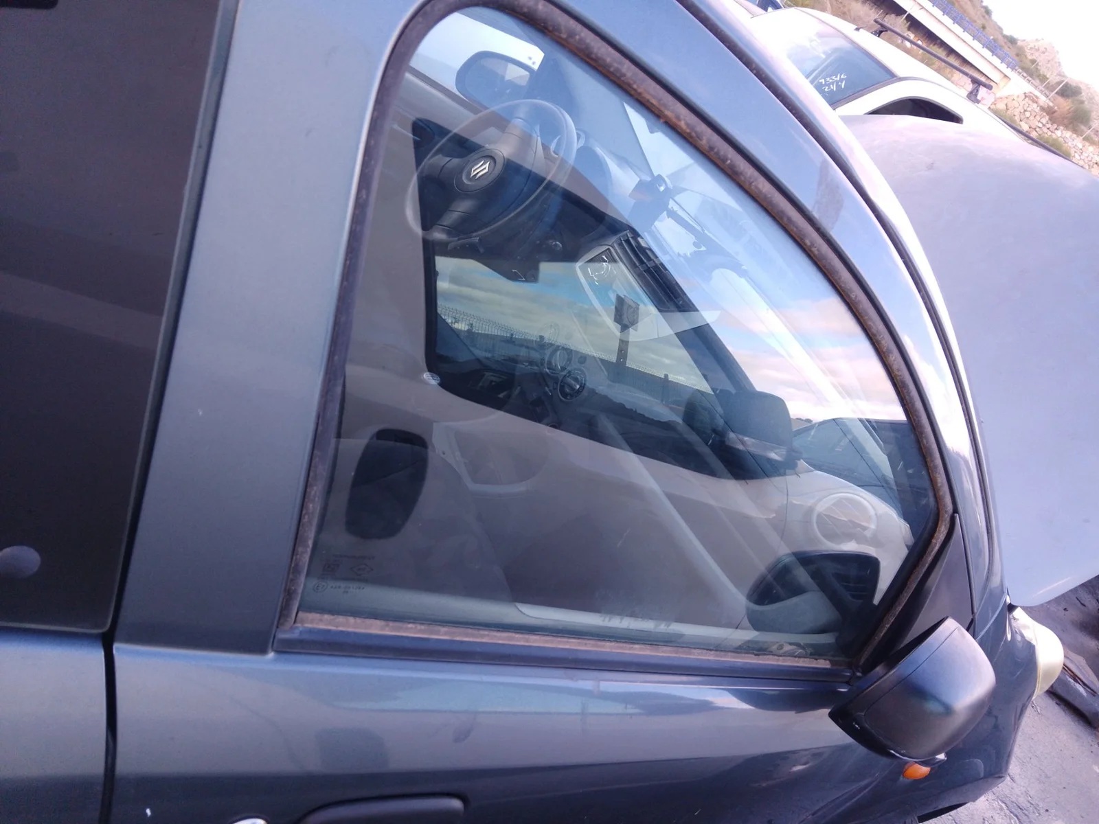 Foto de LUNA DELANTERA DERECHA SUZUKI ALTO (AMF310) 1.0 12V CAT (68 CV / 50 KW)
