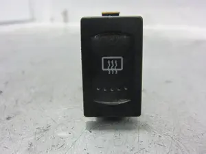 Foto de INTERRUPTOR VOLKSWAGEN PASSAT BERLINA (3B2) 1.9 TDI (116 CV / 85 KW) referencia 3B0959621C foto 1