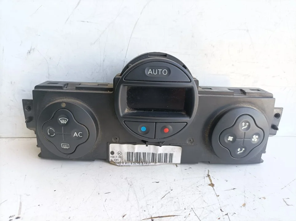 Foto de MANDO CALEFACCION / AIRE ACONDICIONADO RENAULT MEGANE II CLASSIC BERLINA referencia 8200344840