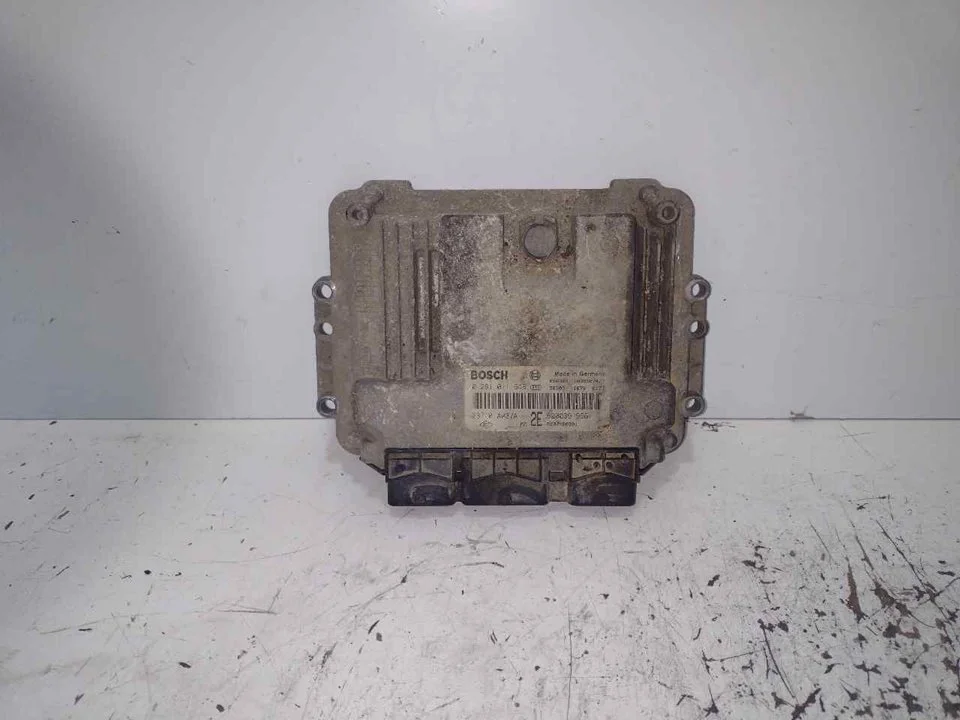 Foto de CENTRALITA MOTOR UCE NISSAN PRIMERA BERLINA (P12) 1.9 16V Turbodiesel CAT (120 CV / 88 KW) referencia 0281011646