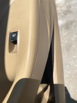 Foto de MANDO ELEVALUNAS DELANTERO DERECHO VOLKSWAGEN PASSAT BERLINA (3C2) 2.0 TDI (140 CV / 103 KW)