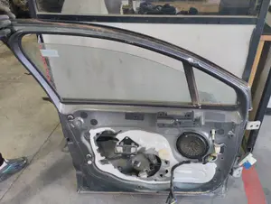 Foto de PUERTA DELANTERA IZQUIERDA CITROEN C4 BERLINA 1.6 e-HDi FAP (114 CV / 84 KW) foto 2