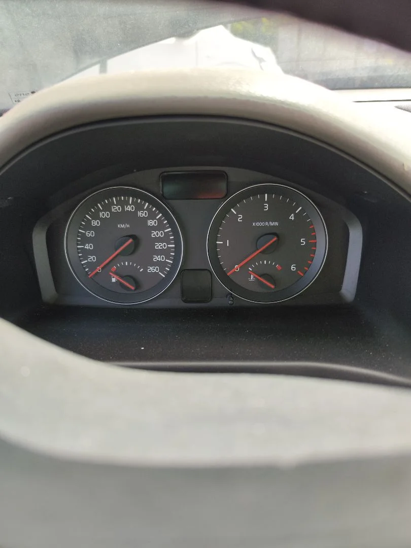 Foto de CUADRO INSTRUMENTOS VOLVO V50 FAMILIAR 2.0 Diesel CAT (136 CV / 100 KW)