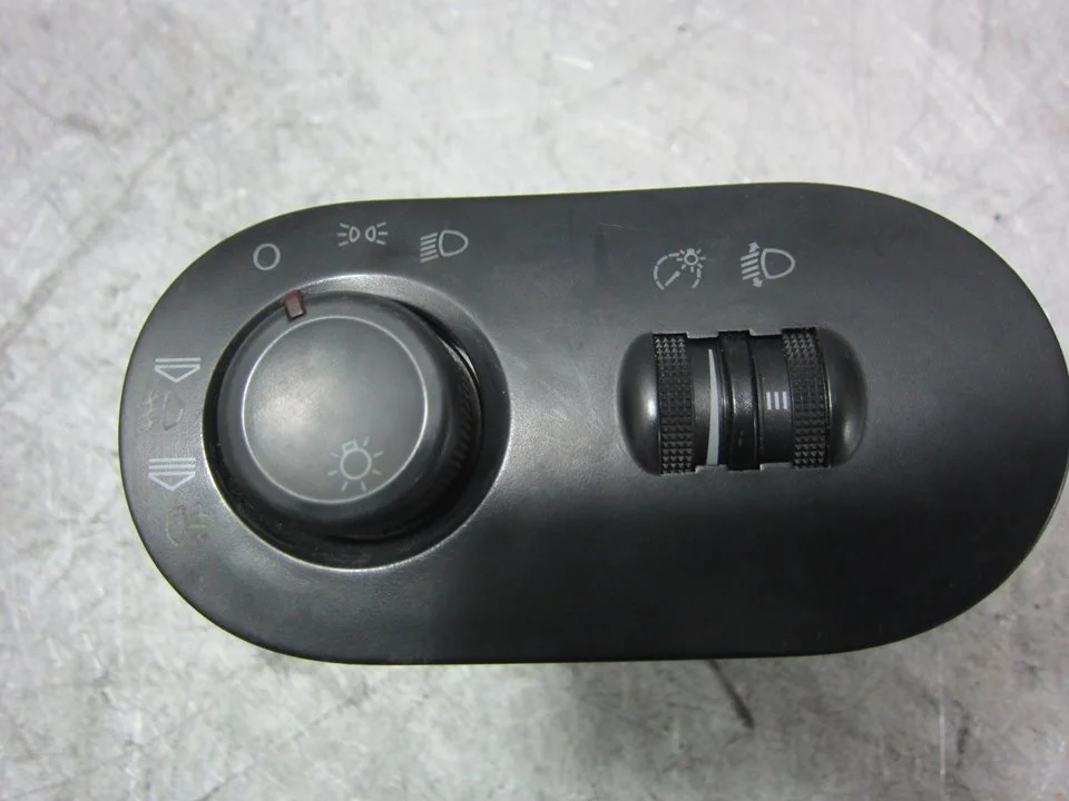 Foto de MANDO LUCES SEAT IBIZA (6L1) 1.9 TDI (101 CV / 74 KW) referencia 6L1941531AF