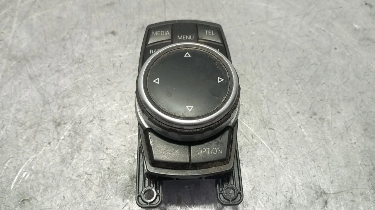 Foto de MANDO MULTIFUNCION BMW SERIE 5 TOURING (F11) 2.0 Turbodiesel (184 CV / 135 KW) referencia 65829320288