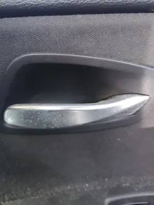 Foto de MANETA INTERIOR DELANTERA DERECHA BMW SERIE 3 BERLINA (E90) 2.0 16V Diesel (163 CV / 120 KW)