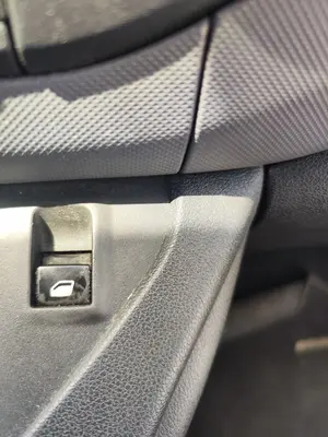 Foto de MANDO ELEVALUNAS DELANTERO DERECHO CITROEN BERLINGO FURGÓN 1.6 16V HDi FAP (90 CV / 66 KW)