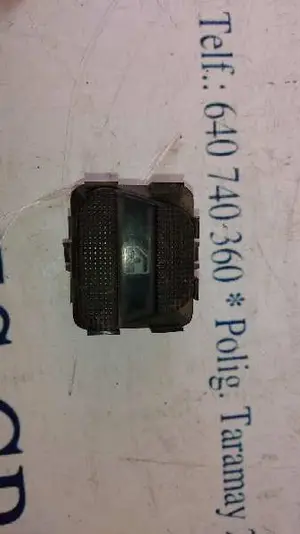 Foto de MANDO ELEVALUNAS DELANTERO IZQUIERDO VOLKSWAGEN GOLF III (1H1)(11.1991) referencia 341H1