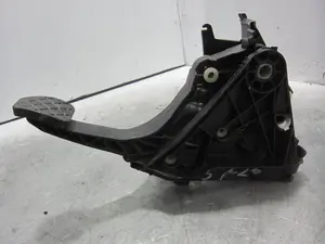 Foto de PEDAL EMBRAGUE VOLKSWAGEN GOLF VII BERLINA (BQ1/BE2) 1.6 TDI (116 CV / 85 KW) referencia 5Q1721059GH foto 7