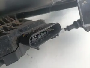 Foto de CERRADURA PUERTA DELANTERA DERECHA FORD FIESTA (CB1) referencia 8A6AA21812 foto 3
