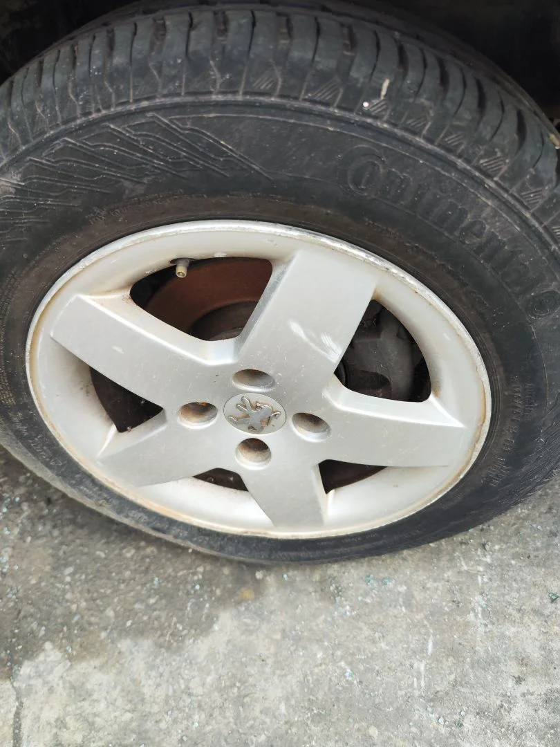 Foto de LLANTA PEUGEOT 207 1.4 16V CAT (KFU / ET3J4) (88 CV / 65 KW)