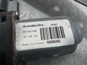 Foto de ELEVALUNAS TRASERO IZQUIERDO NISSAN ALMERA (N16/E) 1.8 16V CAT (116 CV / 85 KW) referencia 400688 foto 4