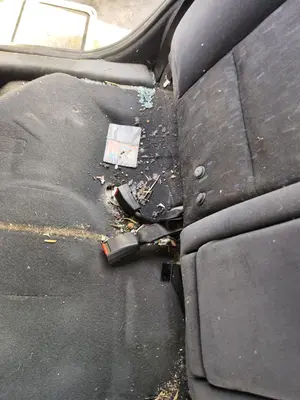 Foto de ENGANCHE CINTURON TRASERO DERECHO OPEL VECTRA B BERLINA 2.0 DTI (101 CV / 74 KW)