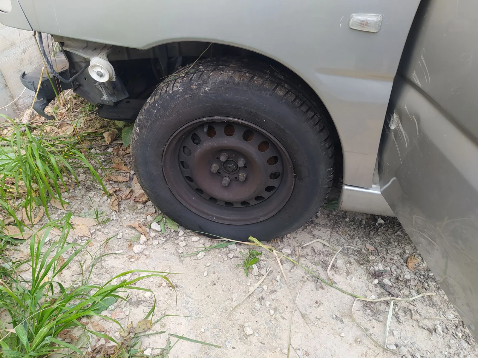 Foto de LLANTA PEUGEOT EXPERT FURGÓN COMFORT (1995) 2.0 HDi (109 CV / 80 KW)
