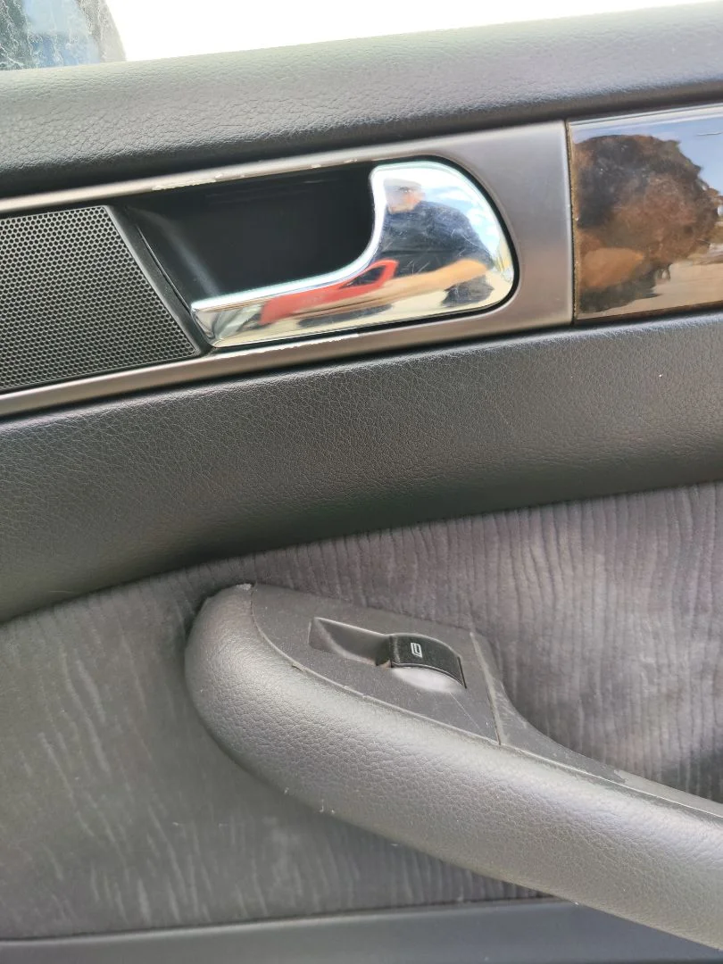 Foto de MANETA INTERIOR DELANTERA DERECHA AUDI A6 BERLINA (4B2) 2.5 V6 24V TDI (150 CV / 110 KW) referencia 4B1837020B FKZ